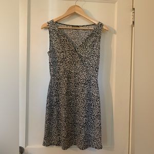 90s Black and White Dress. Very flattering.  size 6. Brand B. Calm